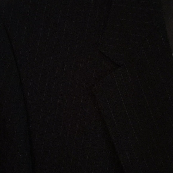 Men’s wool blue pinstripe suit, 170-200 lbs person - Picture 2 of 3
